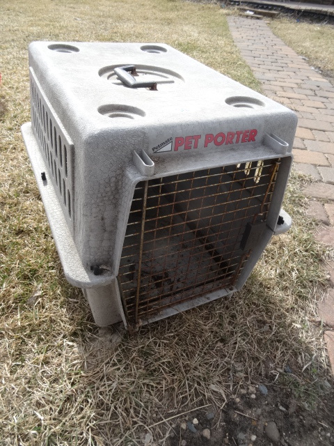 lot 22 image: Pet mate pet porter.