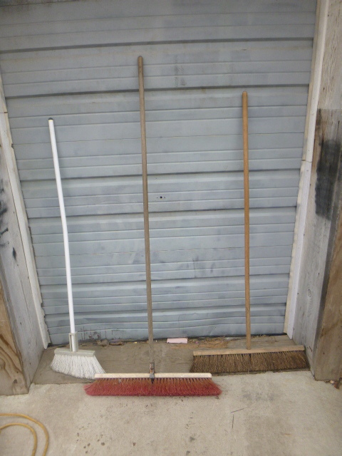 lot 7 image: 3 Brooms