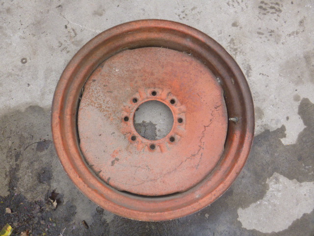 lot 22 image: Tractor Rim