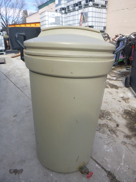 lot 31 image: Rubbermaid Garbage Can