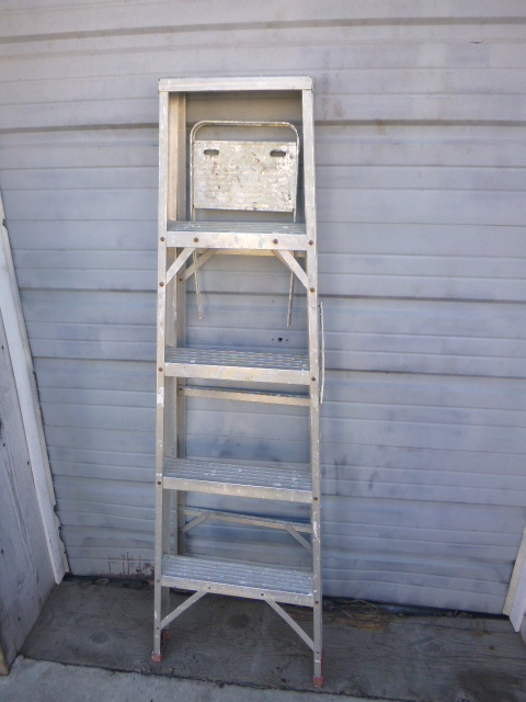 lot 34 image: Aluminum Ladder