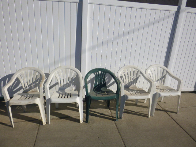 lot 42 image: 5 Resin Chairs