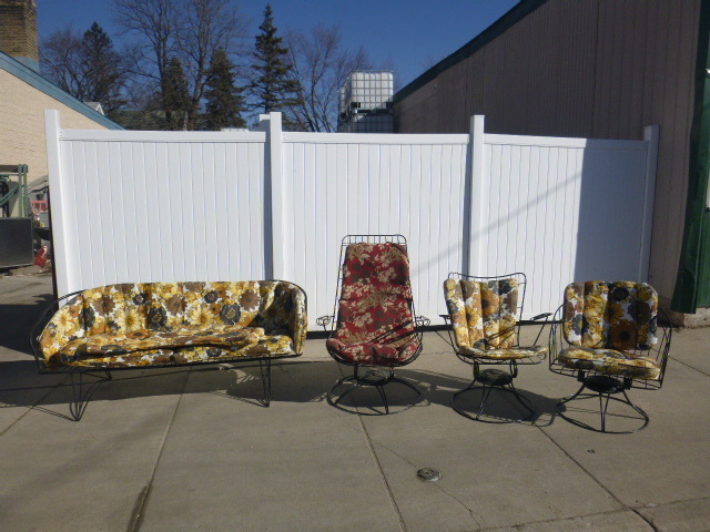 lot 45 image: Patio Set