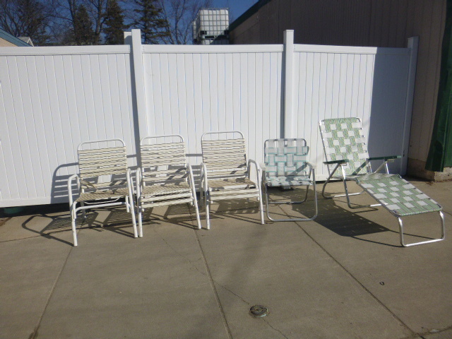 lot 47 image: 5 Lawn Chairs