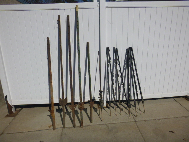 lot 51 image: Miscellaneous Fence Posts