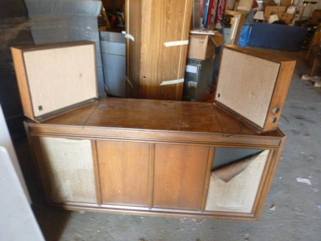 lot 52 image: Old GE Stereo