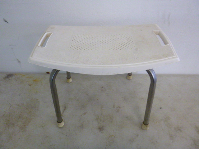 lot 58 image: Bath Tub Seat