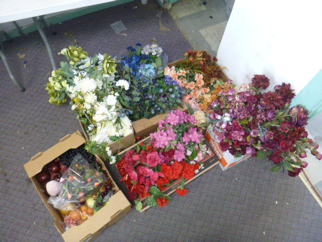 lot 87 image: Lot of Silk Flowers