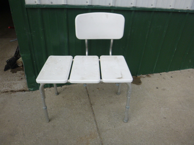 lot 97 image: Bath Tub Seat