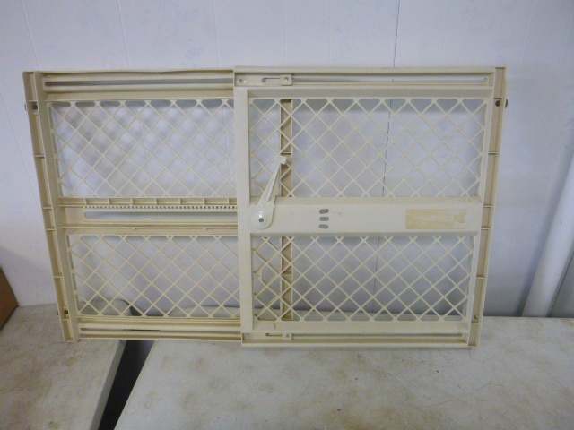 lot 113 image: Safety Gate