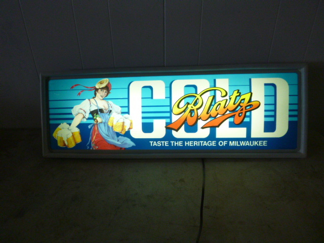 lot 116 image: Blatz Light
