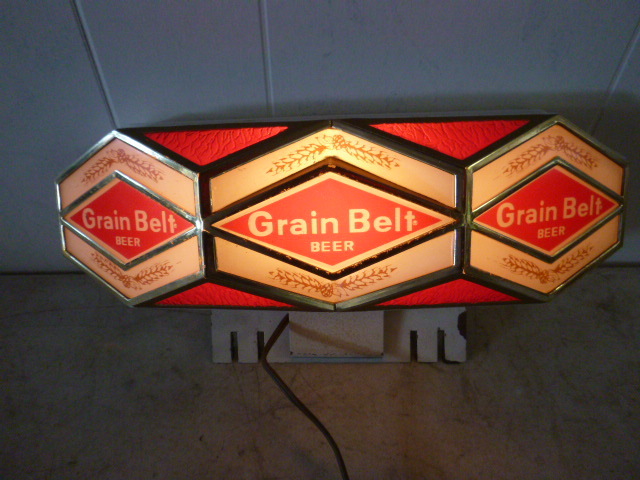 lot 118 image: Grain Belt Light