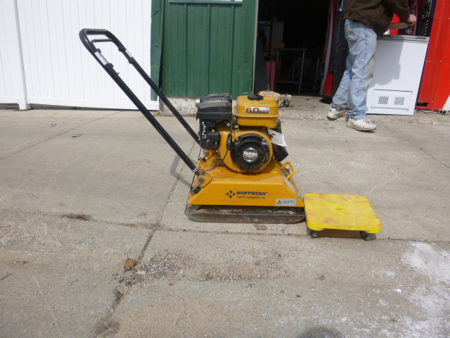 lot 5 image: Robin Subaru Plate Compactor