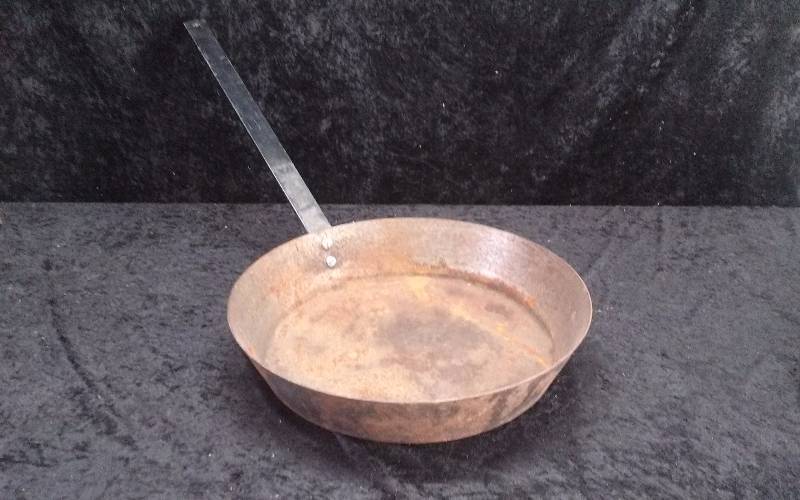 lot 5 image: LARGE Campfire Pan