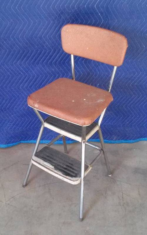 lot 18 image: Vintage Step Stool