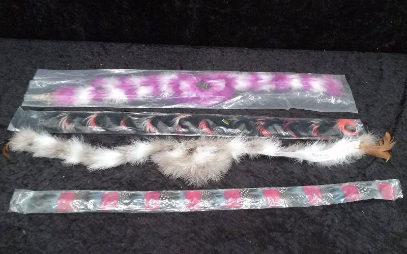 lot 23 image: Lot - Feathered Hat Bands