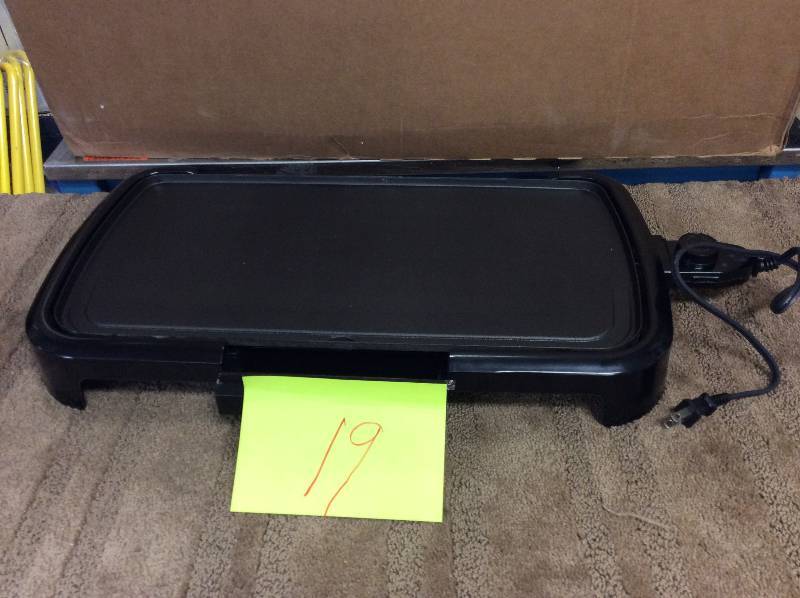 lot 19 image: Toastmaster 10 x 20 Nonstick Griddle