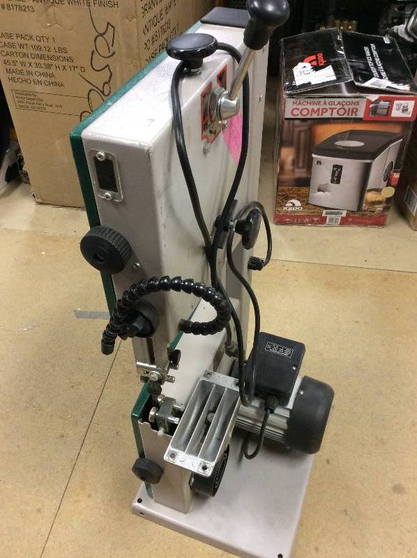 lot 20 image: 10 Band Saw with Strap