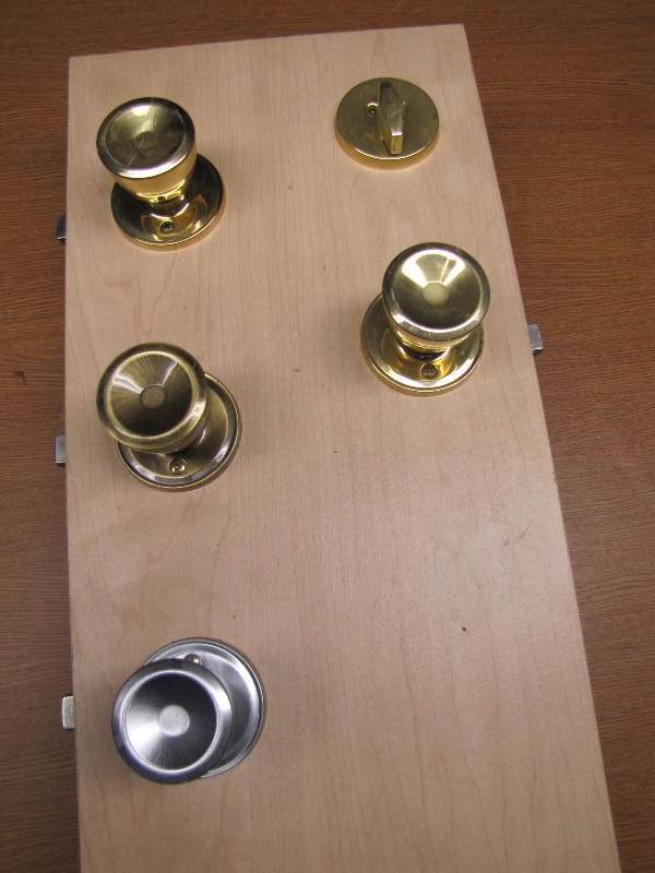3 Interior door knobs 1 Exterior