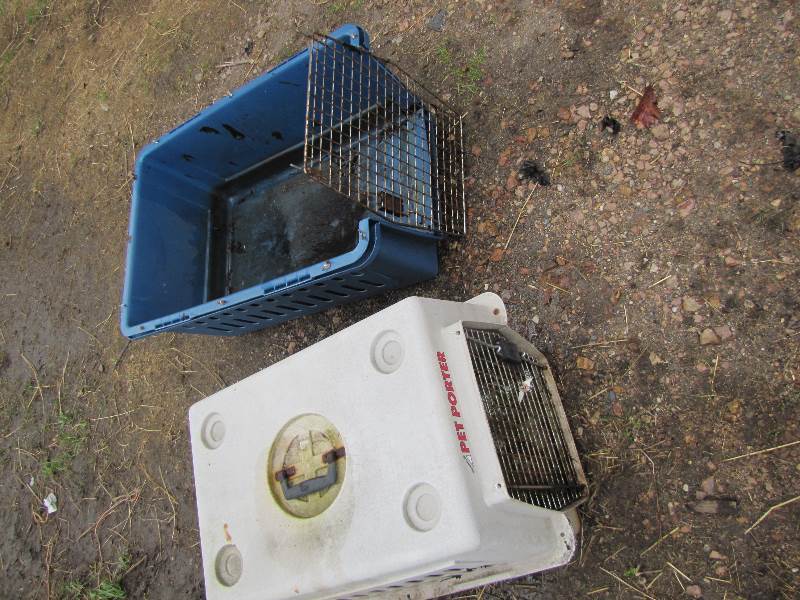 2 Pet Kennels  Pet Porters