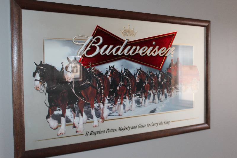 lot 7 image: Budweiser Beer Clydesdales Wall Mirror