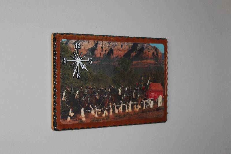 lot 11 image: Budweiser Beer Clydesdales Wall Clock
