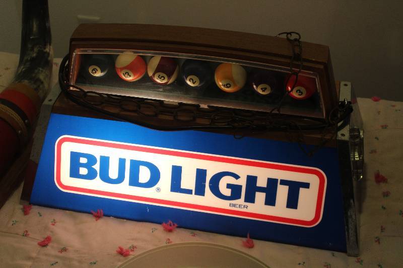lot 17 image: Bud Light Hanging Pool Table Lamp