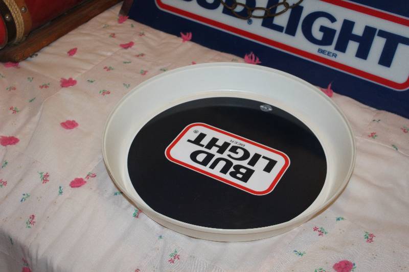 lot 20 image: Bud Light Serving Tray