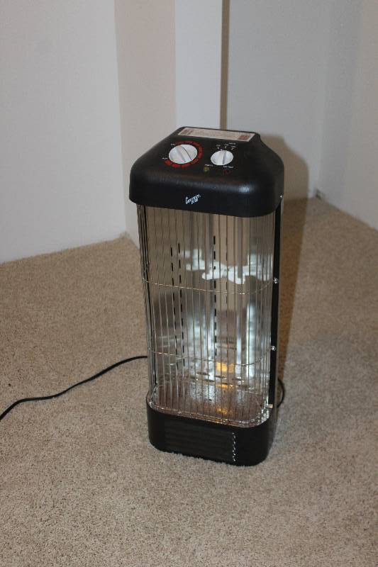 lot 25 image: Comfort Zone 1500W Ceramic Space Heater