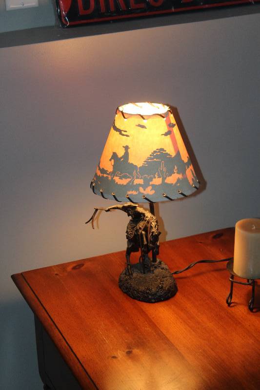 lot 39 image: Horse Statue Lamp