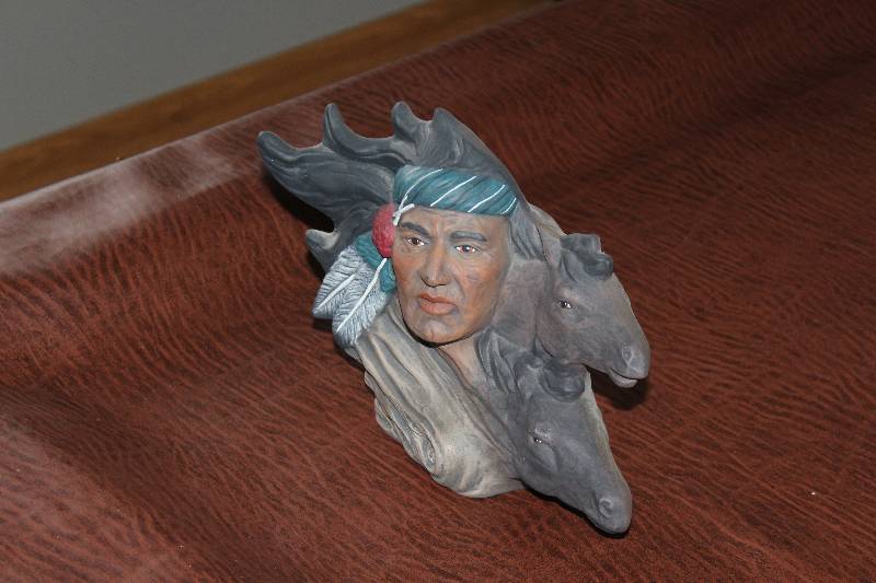 lot 41 image: Native American Table Statue