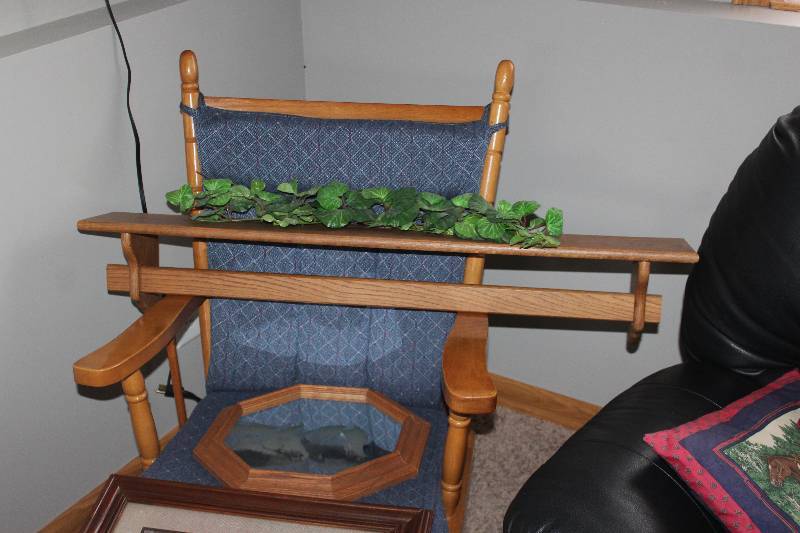 lot 47 image: Decorative Wood Shelf