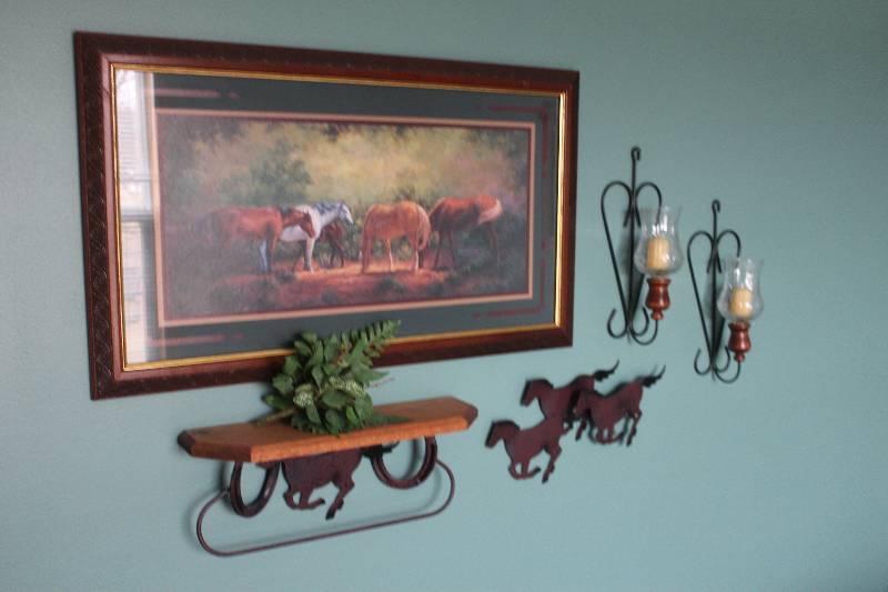 lot 60 image: Lot of (5) Wall Decorations