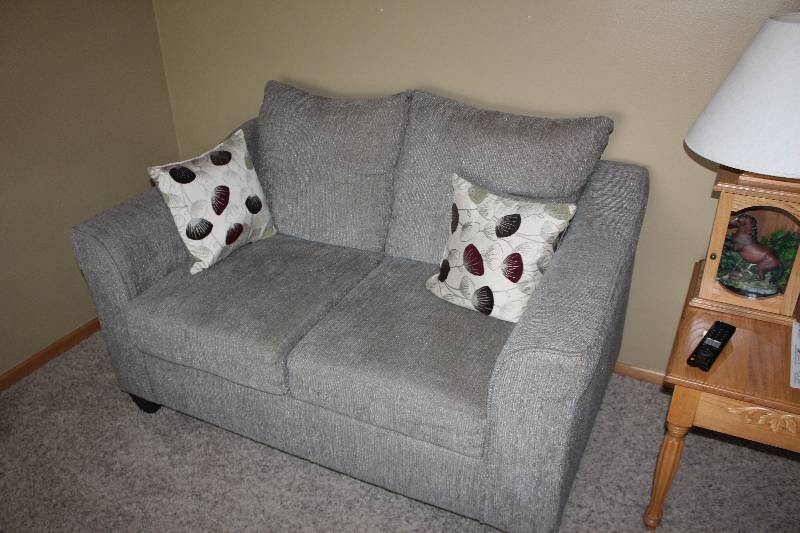 lot 67 image: Love Seat