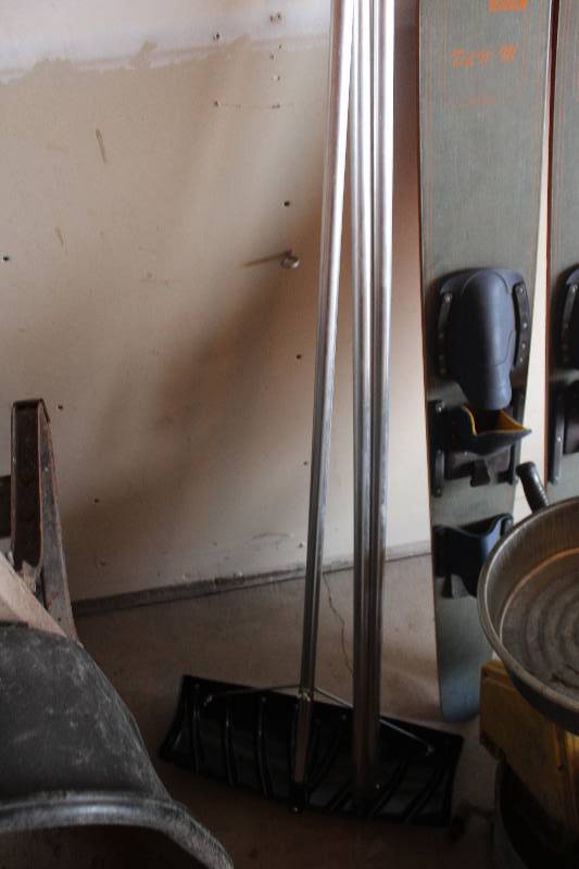 lot 71 image: Roof Shovel