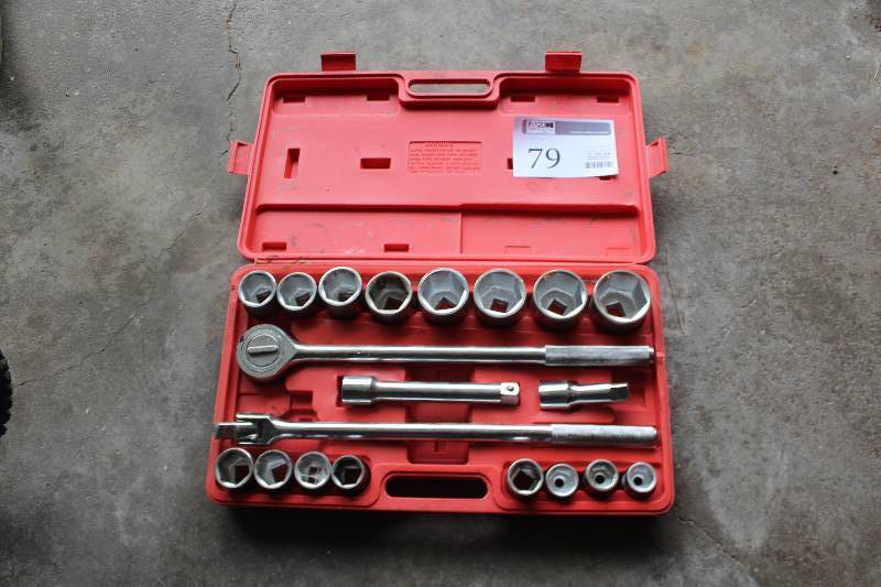 lot 79 image: 21-Piece Socket Wrench Set w Case