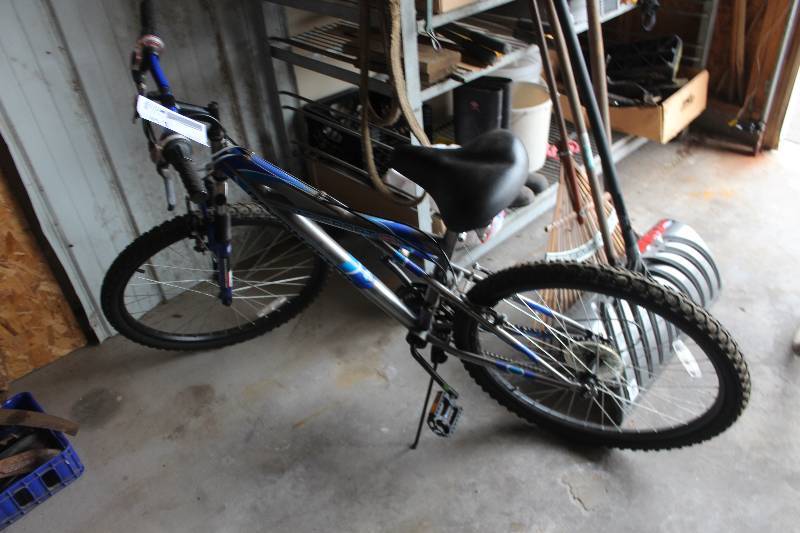 lot 81 image: Roadmaster Bike