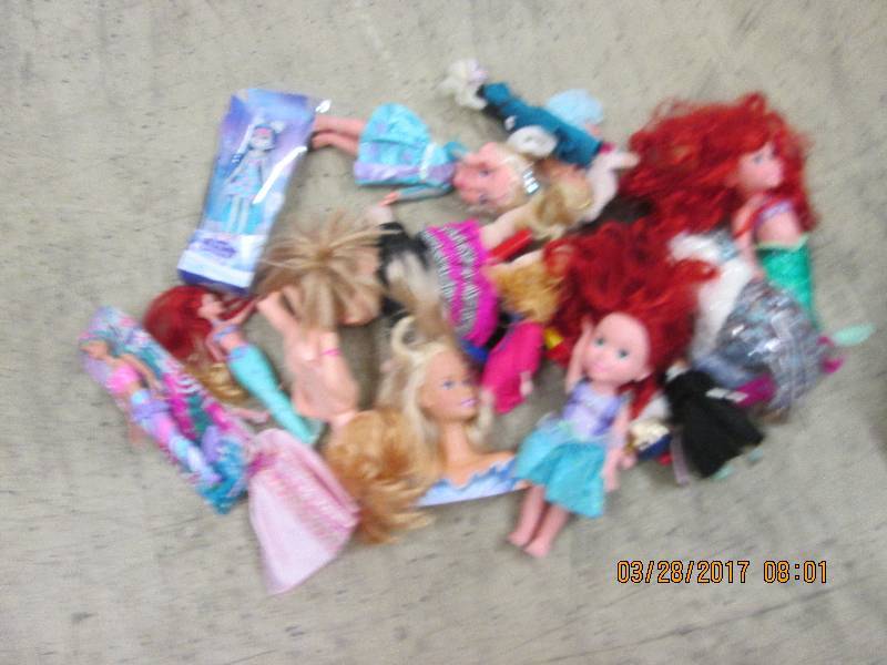 lot of dolls barbies, little mermai...