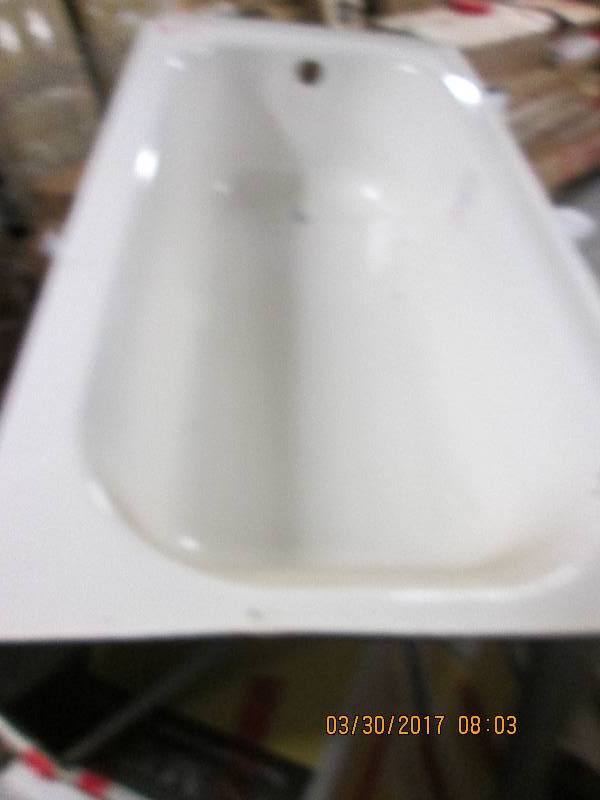 5 foot maui bath tub porcelain on s...