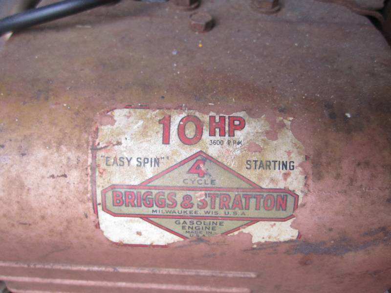 lot 168 image: Briggs and Stratton 10 HP 3600 RPM gasoline engine