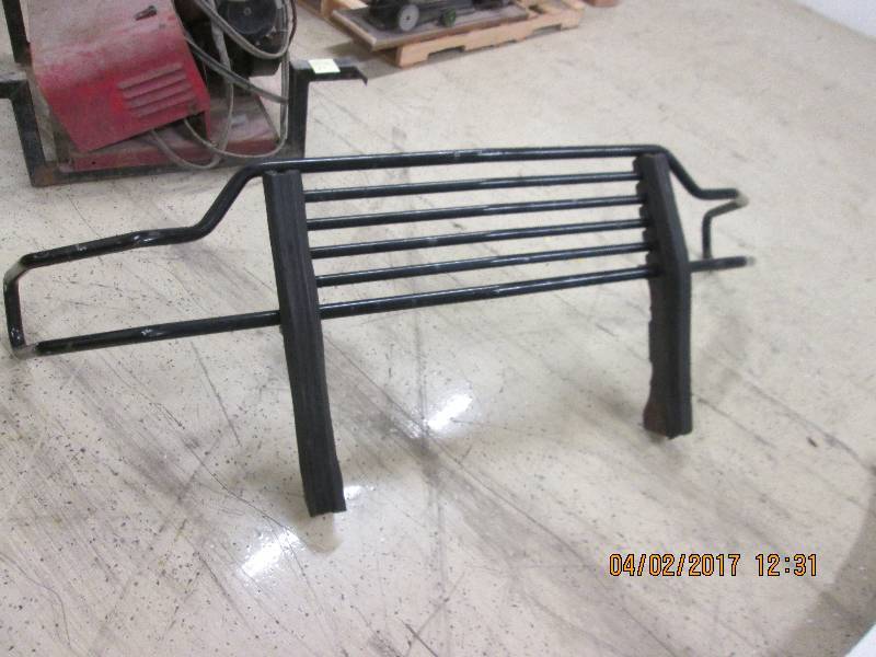 lot 21 image: guard off a 1996 dodge ram 1500 bla...