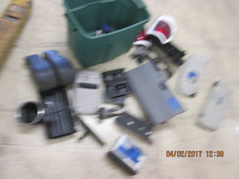 lot 23 image: lot of interior items ,rear tail li...