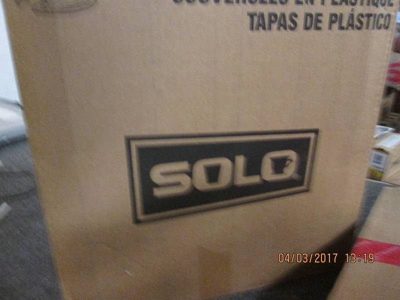 lot 79 image: 1 case of plastic solo cup lids 10...