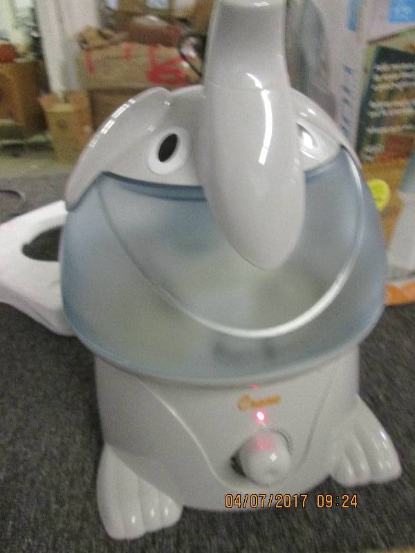 lot 156 image: crane ultrasonic cool mist humidifi...