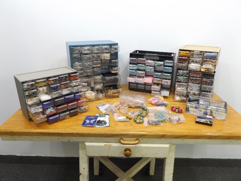 lot 4 image: Large Lot of Glass, etc. Beads, and Jewelry Making Accessories