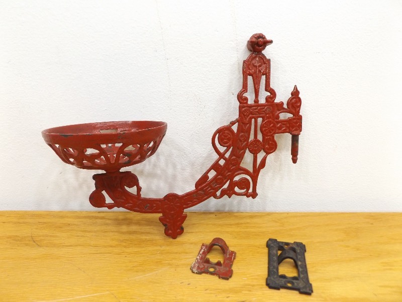 lot 14 image: Antique Iron Wall Sconce