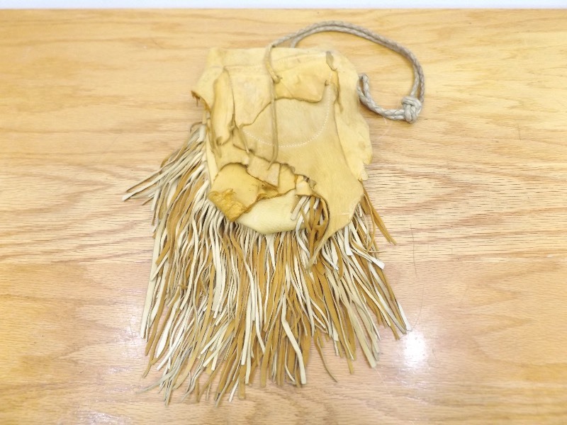 lot 24 image: NEW Vintage Leather Fringe Purse