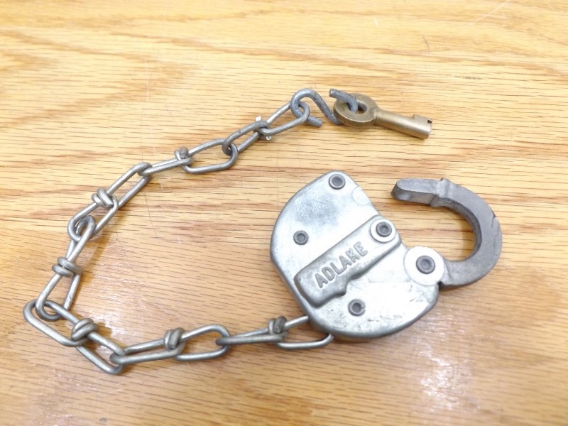 lot 41 image: Antique WORKING Adlake Soo Line Railroad Lock with Brass Key