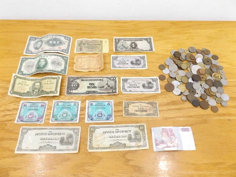 lot 48 image: Lot of Foreign Notes and Coins