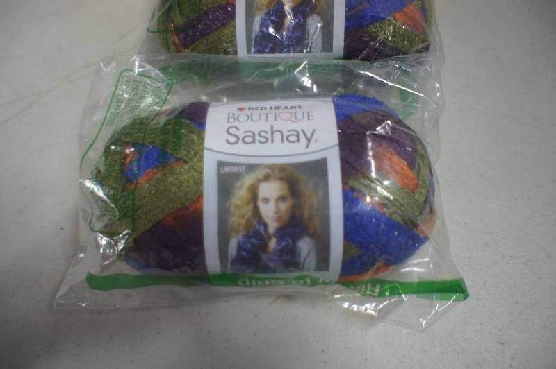 lot 136 image: Lot of 10 Red Heart Boutique Sashay LW2517